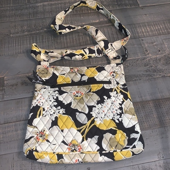 Vera Bradley Dogwood (Ret. 2012) Hipster Purse - Picture 4 of 5
